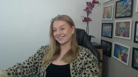 Snapshot of mysteryericax chatting on 04-26-26, 10:24 Erica online show from 04-26-26, 10:24