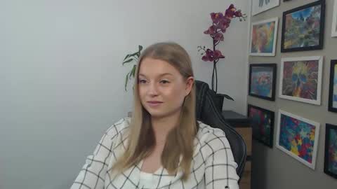 Snapshot of mysteryericax chatting on 04-28-26, 11:37 Erica online show from 04-28-26, 11:37