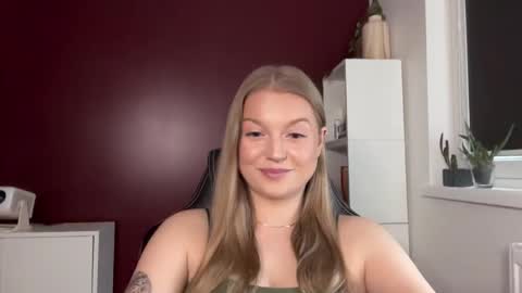 Snapshot of mysteryericax chatting on 05-06-26, 09:03 Erica online show from 05-06-26, 09:03