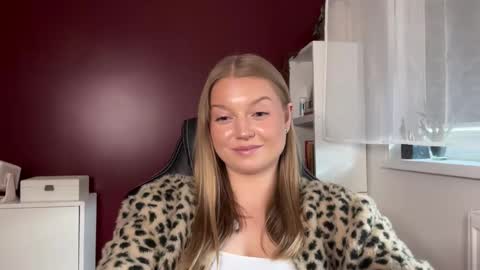Snapshot of mysteryericax chatting on 05-07-26, 11:15 Erica online show from 05-07-26, 11:15