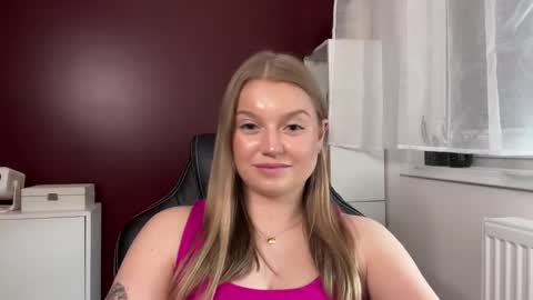 Snapshot of mysteryericax chatting on 05-11-26, 02:45 Erica online show from 05-11-26, 02:45