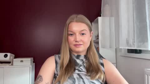 Snapshot of mysteryericax chatting on 05-13-26, 07:39 Erica online show from 05-13-26, 07:39