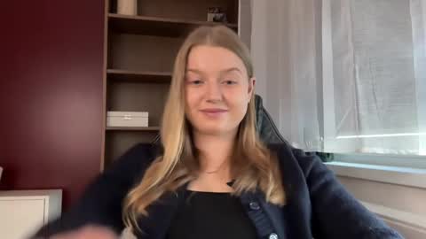 Snapshot of mysteryericax chatting on 05-16-26, 10:12 Erica online show from 05-16-26, 10:12