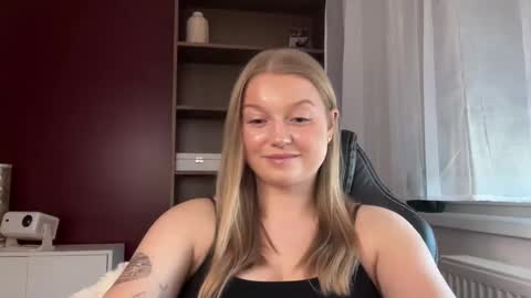 Snapshot of mysteryericax chatting on 05-18-26, 01:50 Erica online show from 05-18-26, 01:50