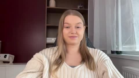 Snapshot of mysteryericax chatting on 05-19-26, 10:10 Erica online show from 05-19-26, 10:10