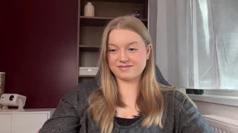 Snapshot of mysteryericax chatting on 05-20-26, 07:47 Erica online show from 05-20-26, 07:47