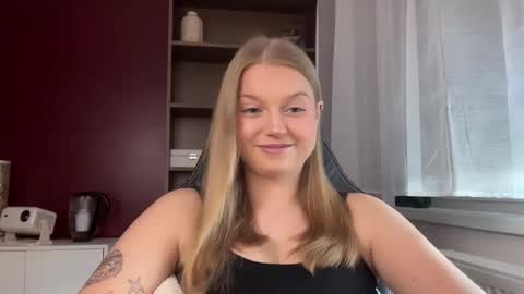 Snapshot of mysteryericax chatting on 05-21-26, 10:33 Erica online show from 05-21-26, 10:33