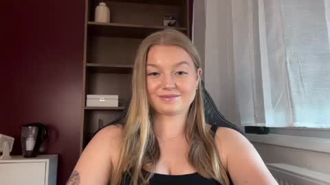 Snapshot of mysteryericax chatting on 05-26-26, 10:44 Erica online show from 05-26-26, 10:44