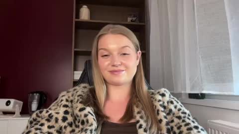 Snapshot of mysteryericax chatting on 05-28-26, 01:52 Erica online show from 05-28-26, 01:52
