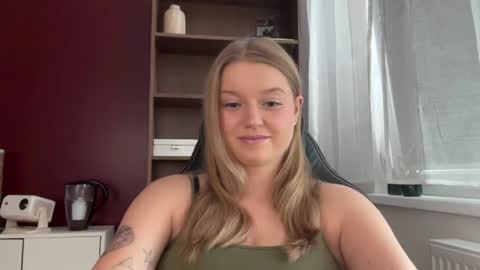 Snapshot of mysteryericax chatting on 06-01-26, 07:43 Erica online show from 06-01-26, 07:43