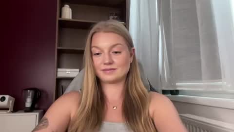 Snapshot of mysteryericax chatting on 07-01-26, 12:40 Erica online show from 07-01-26, 12:40