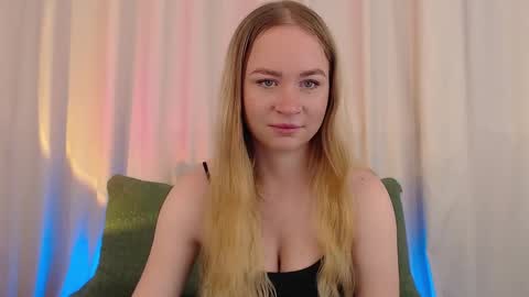 Snapshot of mystic_barbie chatting on 09-18-25, 12:01 Barbie online show from 09-18-25, 12:01