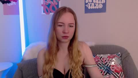 Snapshot of mystic_barbie chatting on 11-07-25, 01:05 Barbie online show from 11-07-25, 01:05