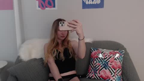 Snapshot of mystic_barbie chatting on 11-14-25, 12:31 Barbie online show from 11-14-25, 12:31