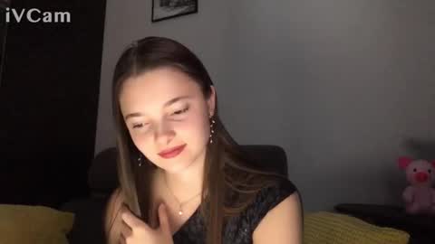 Snapshot of mysticrose_ chatting on 10-22-25, 01:33 Leya online show from 10-22-25, 01:33