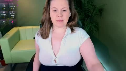 Snapshot of mystimerlina chatting on 03-31-26, 07:42 merlin online show from 03-31-26, 07:42