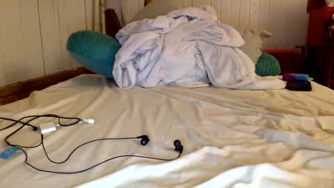 str8 dom alphaAsian Daddy type. sorry not bi or  curious but i dont judgediscrimenate. online show from 10-27-25, 12:09