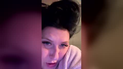 Snapshot of n0rmalgurl chatting on 05-28-26, 04:43 n0rmalgurl online show from 05-28-26, 04:43