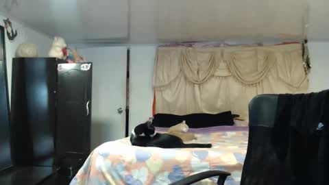 Nadia  online show from 12-23-25, 12:41