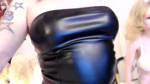 Snapshot of nadia_vixen chatting on 05-15-26, 11:01 Nadia Vixen online show from 05-15-26, 11:01