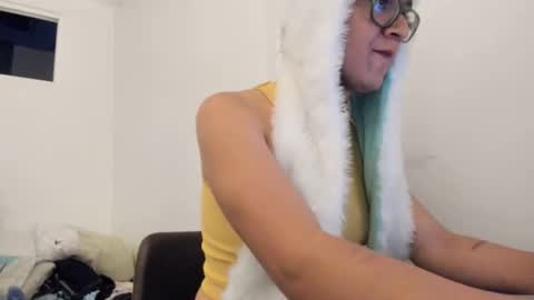 Snapshot of nadiaclaran chatting on 11-25-25, 07:52 Nadia Clara online show from 11-25-25, 07:52