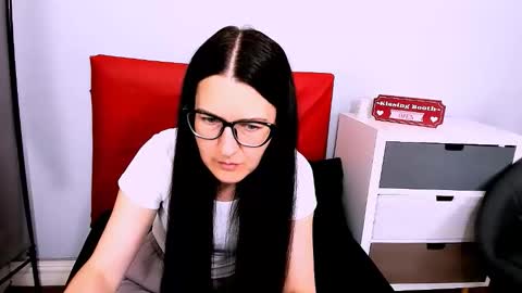nadiatrue online show from 06-06-26, 02:44