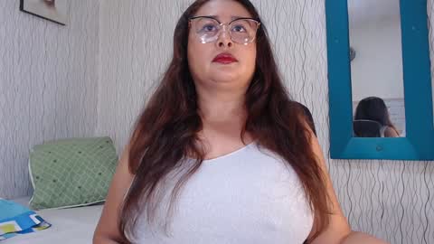 Snapshot of nadiawhite_ chatting on 12-17-24, 10:44 Nadia online show from 12-17-24, 10:44