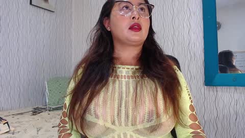 Snapshot of nadiawhite_ chatting on 02-02-25, 10:13 Nadia online show from 02-02-25, 10:13