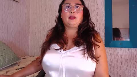 Snapshot of nadiawhite_ chatting on 09-08-25, 05:56 Nadia online show from 09-08-25, 05:56