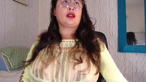 Snapshot of nadiawhite_ chatting on 10-04-25, 11:41 Nadia online show from 10-04-25, 11:41