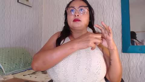 Snapshot of nadiawhite_ chatting on 11-05-25, 10:15 Nadia online show from 11-05-25, 10:15