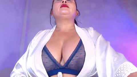 Snapshot of nadiawhite_ chatting on 12-04-25, 09:18 Nadia online show from 12-04-25, 09:18