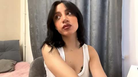 Snapshot of nadinevanni chatting on 05-01-26, 01:05 Leya online show from 05-01-26, 01:05