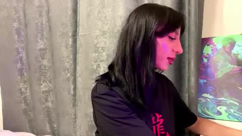 Snapshot of nadinevanni chatting on 07-29-26, 01:42 Leya online show from 07-29-26, 01:42