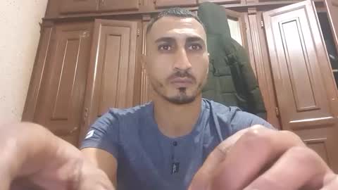 Snapshot of nadirff16 chatting on 12-14-25, 05:18 V online show from 12-14-25, 05:18