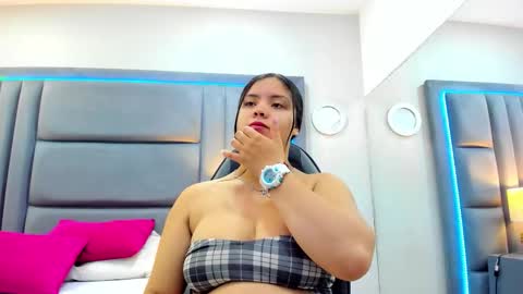 Nahia  online show from 11-19-25, 11:43