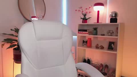 Nahia INDEPENDENT MODEL P online show from 05-01-26, 08:46
