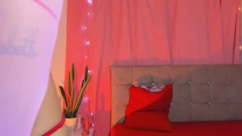  Naomi  online show from 11-14-25, 08:51