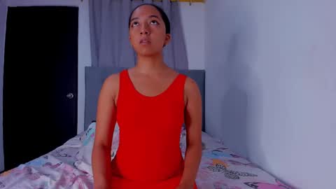 Laura online show from 03-09-25, 01:25