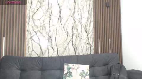 Laura online show from 02-12-26, 08:59