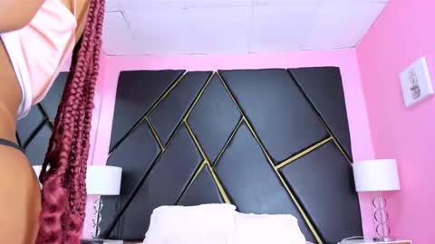 Nahomy online show from 10-25-25, 02:35