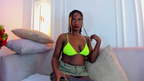 Snapshot of nahomi_williams_ chatting on 02-17-26, 12:45 Nahomi online show from 02-17-26, 12:45