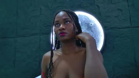 Snapshot of nahomi_williams_ chatting on 02-18-26, 12:12 Nahomi online show from 02-18-26, 12:12