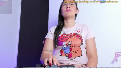 Snapshot of nahomiblakee chatting on 10-14-25, 09:15 Nahomi Carol online show from 10-14-25, 09:15