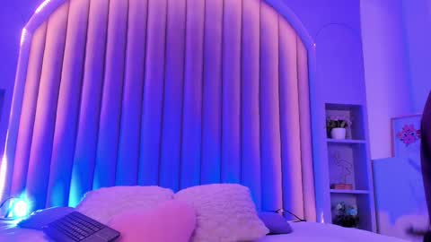 Snapshot of nahomicampbell_ chatting on 02-21-25, 07:32 VICTORIA online show from 02-21-25, 07:32