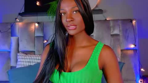 Snapshot of nahomicampbell_ chatting on 09-22-25, 08:00 VICTORIA online show from 09-22-25, 08:00