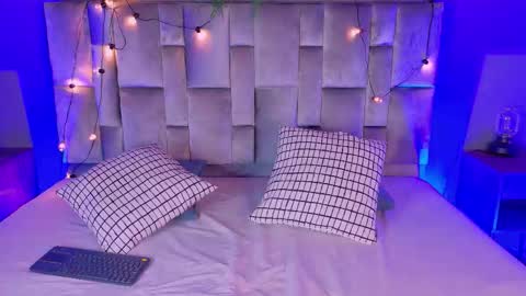 Snapshot of nahomicampbell_ chatting on 10-25-25, 07:30 VICTORIA online show from 10-25-25, 07:30