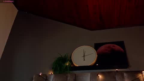  VICTORIA  online show from 12-15-25, 07:40