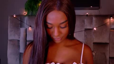  VICTORIA  online show from 12-22-25, 07:33