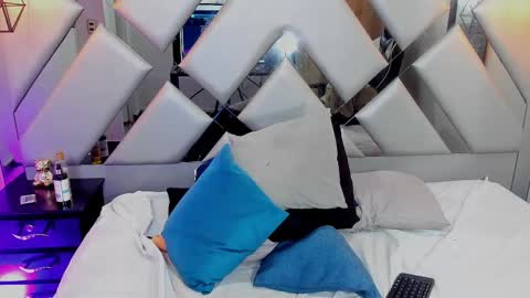 Nahomi  online show from 03-01-25, 12:17